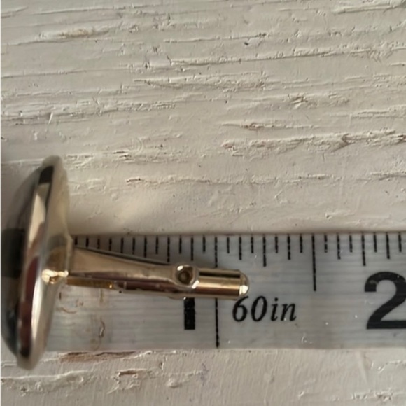 1954-1960s gold tone oval shaped almond Mother-of-Pearl/onyx cuff links - Picture 13 of 13